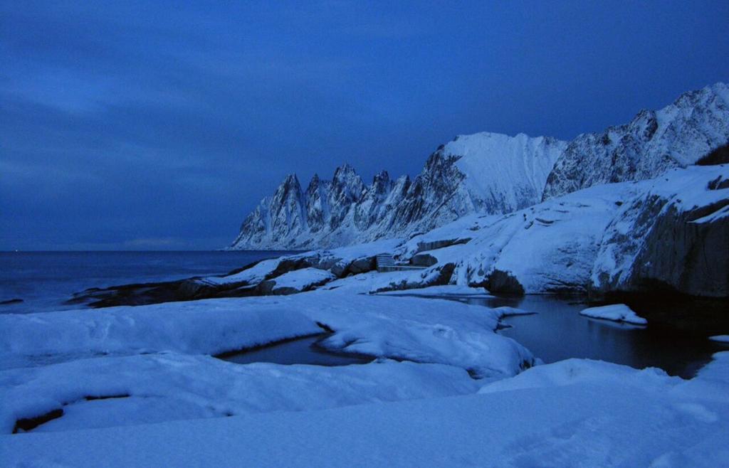Senja Hotell Финснес Екстериор снимка